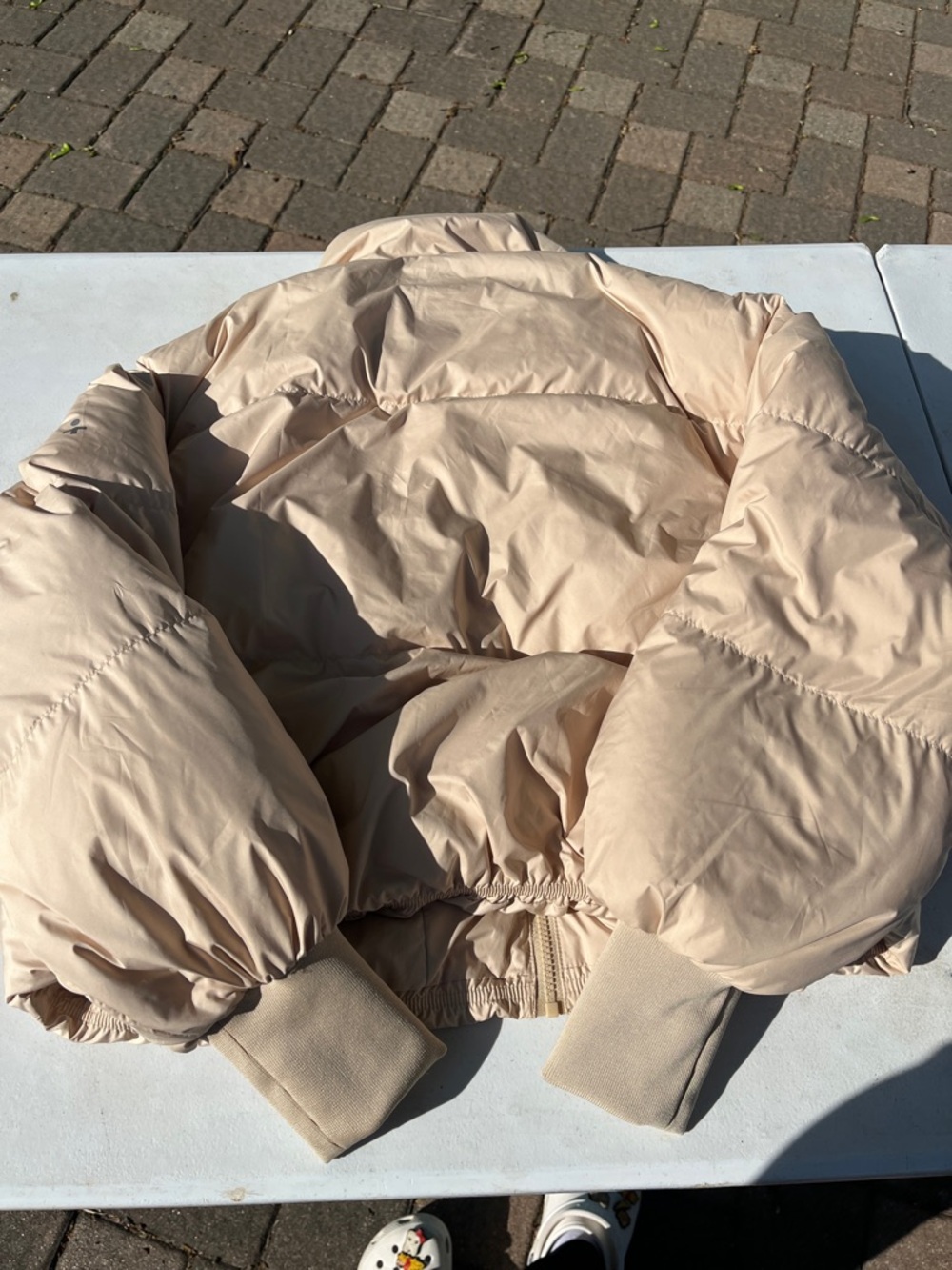 Short Cream Puffer Jacket with Ribbed Cuffs - Picture 3 of 3